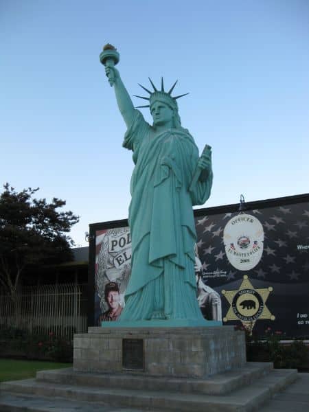 Statue of Liberty Replica - Image 4