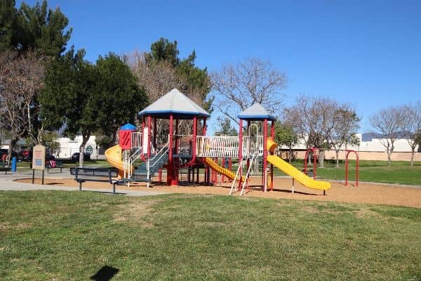 Flores Park - Image 3