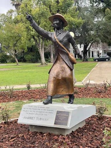 Statue of Harriet Tubman - Image 4