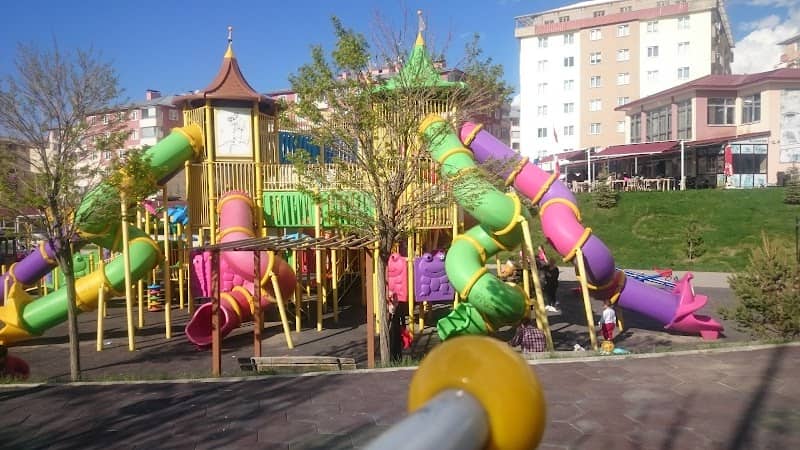 Kayakyolu Şehitler Parkı - Image 1