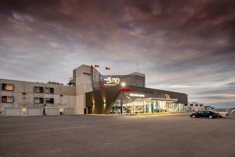 Rydges Pit Lane Hotel - Image 1