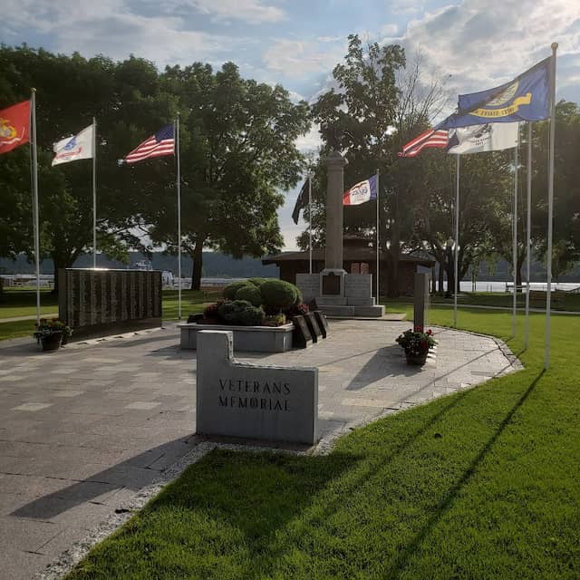 Guttenberg Area Veterans Memorial - Image 2