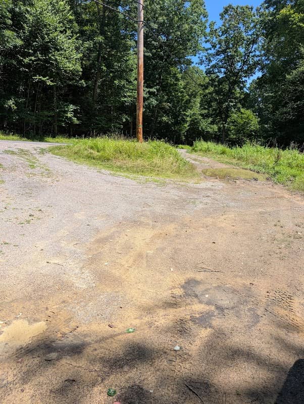 Panthers Caves (parking area) - Image 2