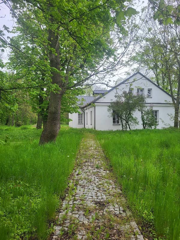 Dwór w Zaleszanach - Image 1