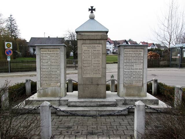 Kriegerdenkmal - Image 1