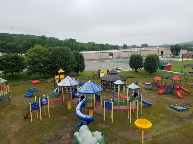 Trey Park / skatepark & Trousdale County swimming pool - Image 2