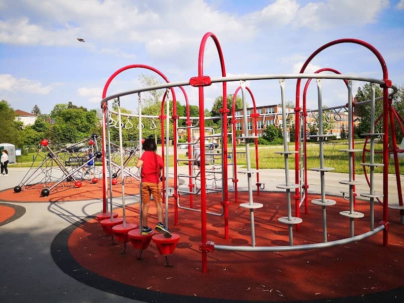 Newmarket dinosaur park - Image 1