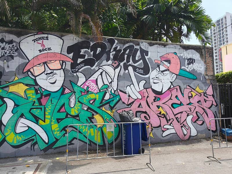 Charoen Krung 32 Street Art - Image 2