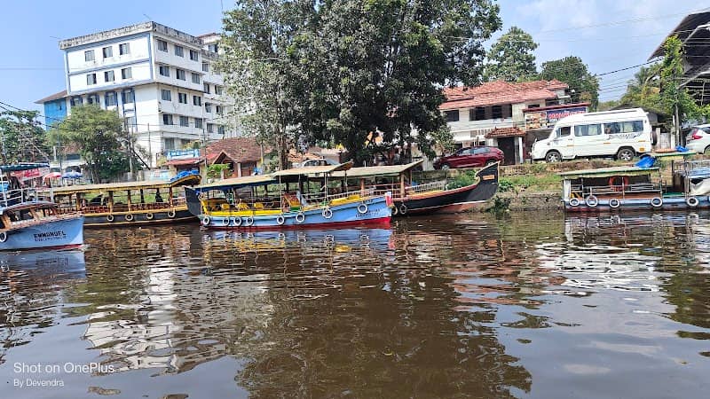 ALAPPUZHA SHIKARA, SMALL SNAKE BOAT, HOUSEBOAT BOOKING SPOT, alappey - Image 1
