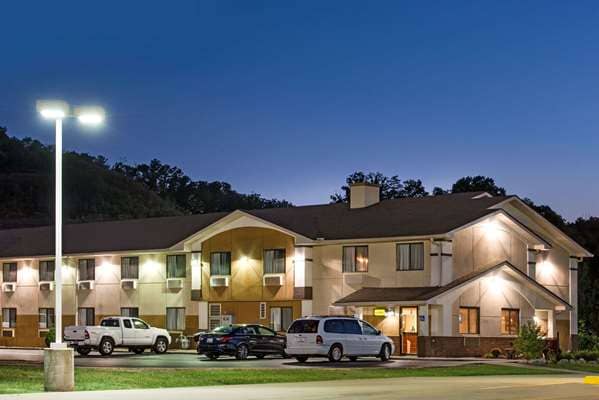 Super 8 by Wyndham Ripley - Image 1
