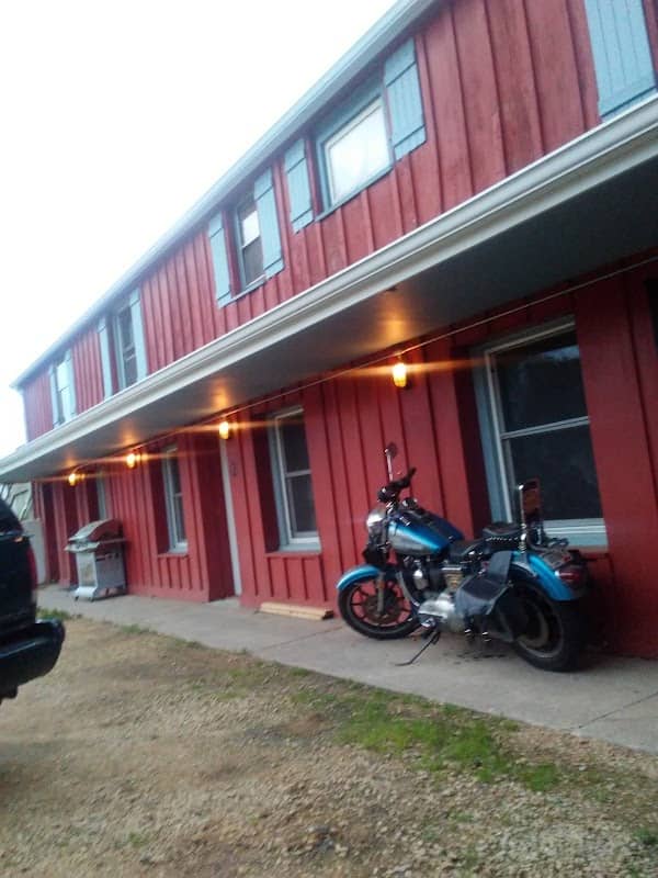 Tin Lantern Motel - Image 2
