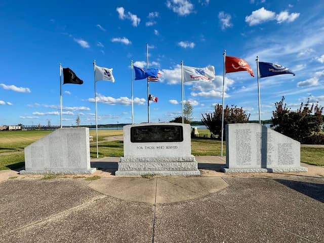 Veterans' Memorial - Image 1