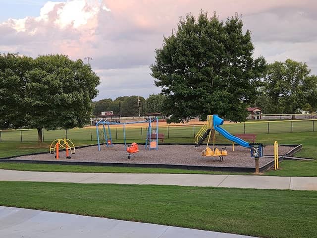 Hamilton Crossing Park - Image 2