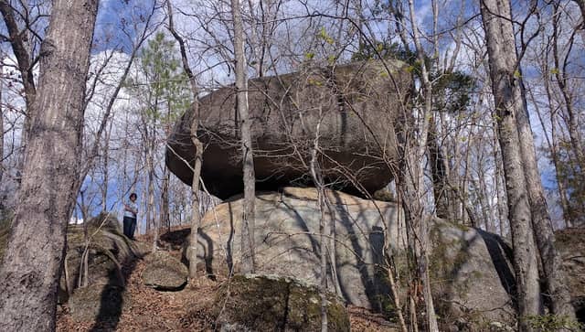 Hanging Rock Trailhead - Image 2