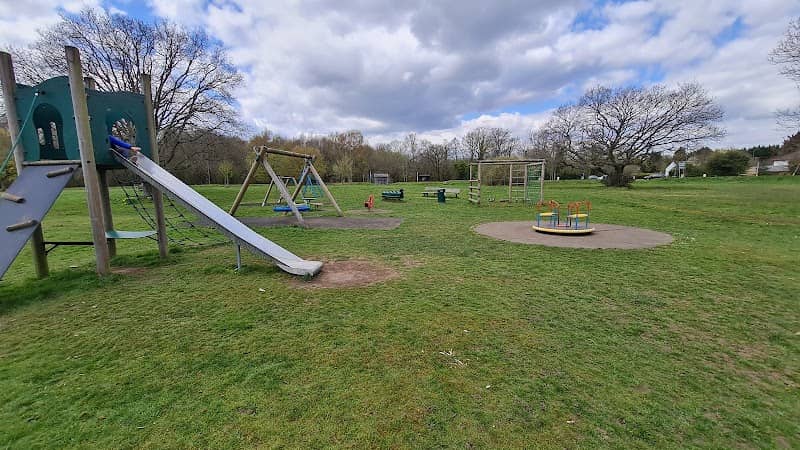 Peasmarsh Park - Image 1