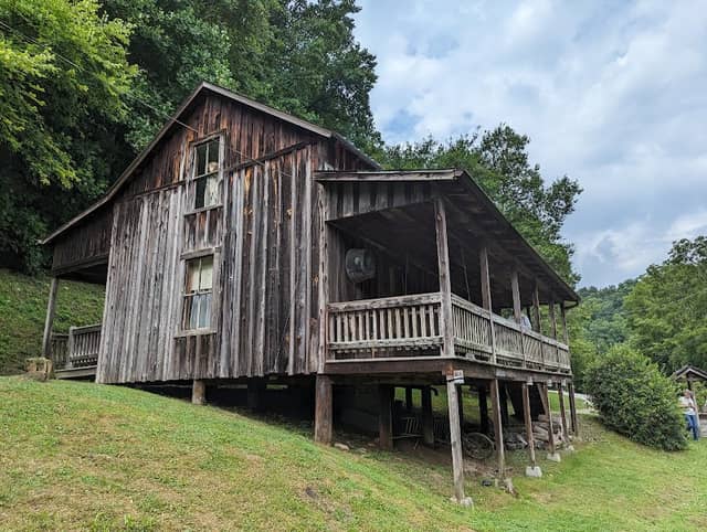 Loretta Lynn Homeplace Museum - Image 2