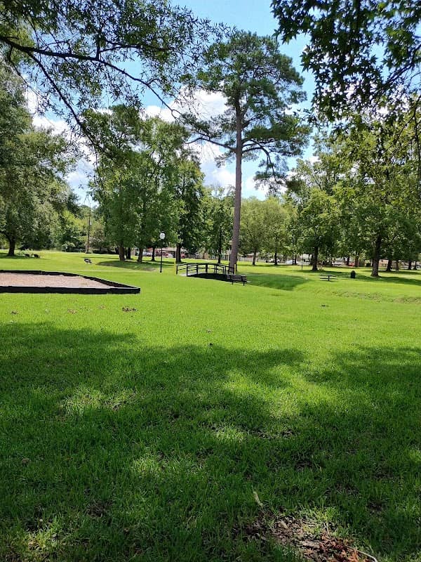 Lake Greenview Park - Image 1