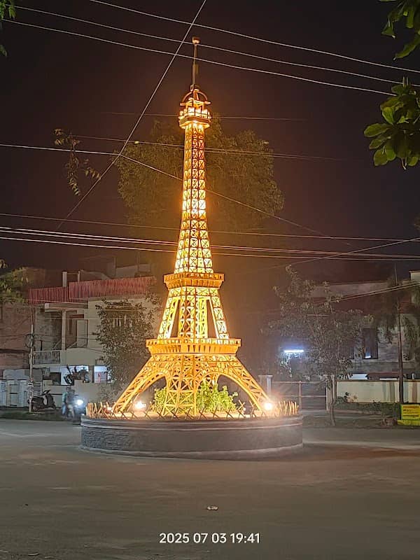 Eiffel Tower - Image 1