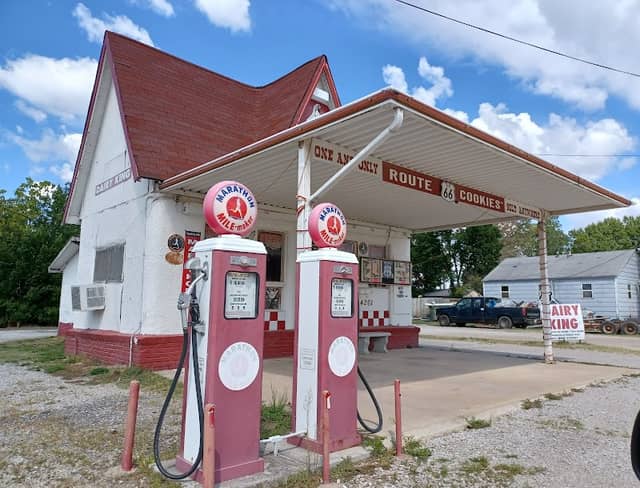 Historic Route 66 - Allen's Conoco Fillin' Station - Image 2