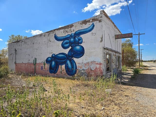 Blue Ballon Steer graffiti - Image 1