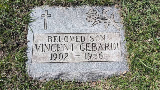 Jack “Machine Gun Jack” McGurn (Vincent Gebardi) gravesite - Image 1