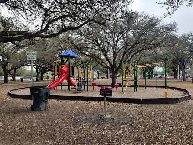 Veterans Plaza Park - Image 1