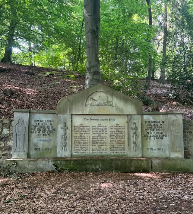 EhrenDenkmal - Image 1
