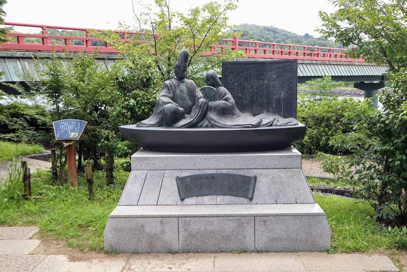 Statue of the Ten Uji Chapters - Image 2
