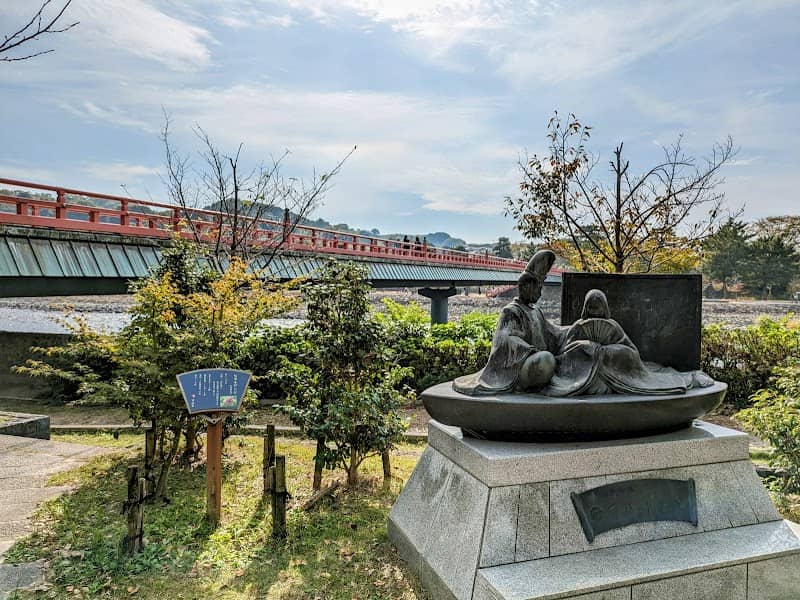 Statue of the Ten Uji Chapters - Image 1