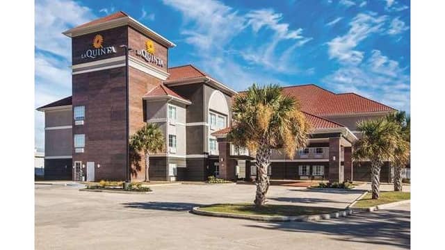 La Quinta Inn & Suites by Wyndham Walker - Denham Springs - Image 1