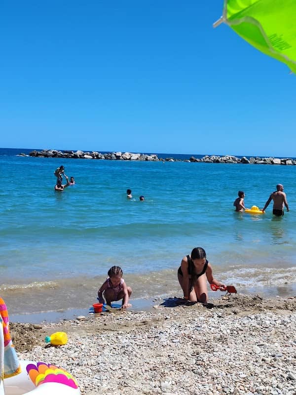 Spiaggia libera tra stabilimenti Bagni Pelo e Lido Verde - Image 1