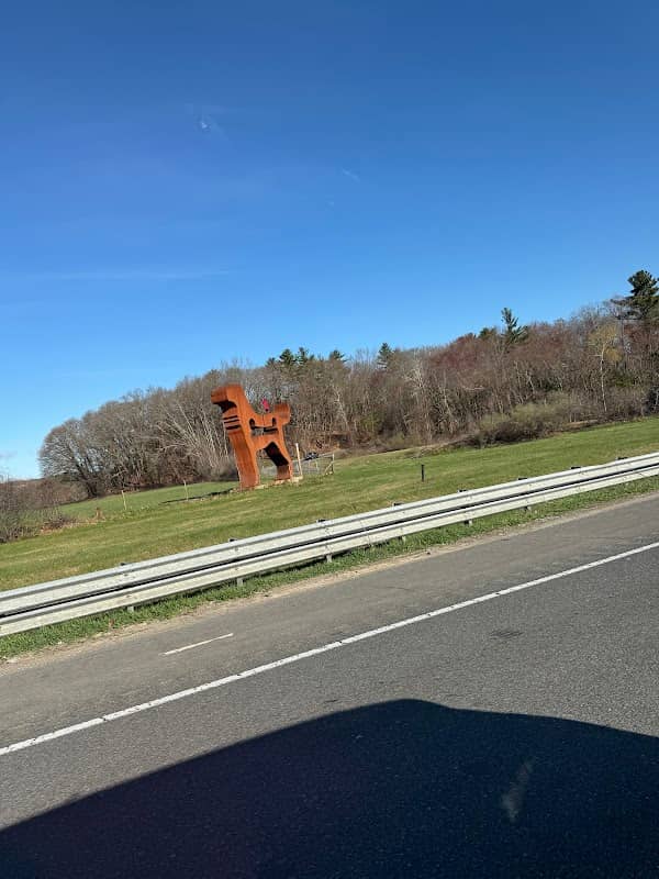 Statue of a dog - Image 2