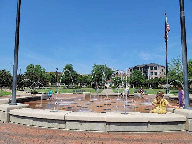 Circus Square Park - Image 3