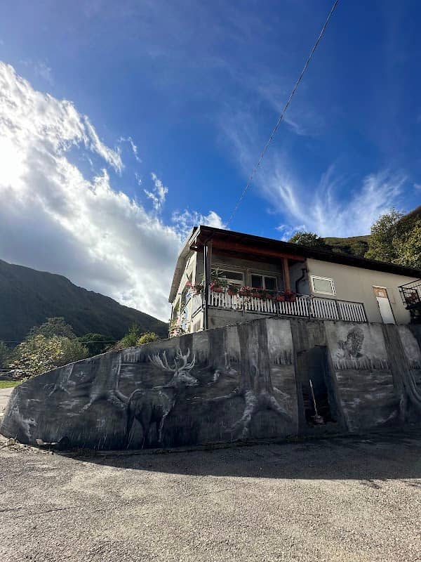 Casa con murales - Image 1