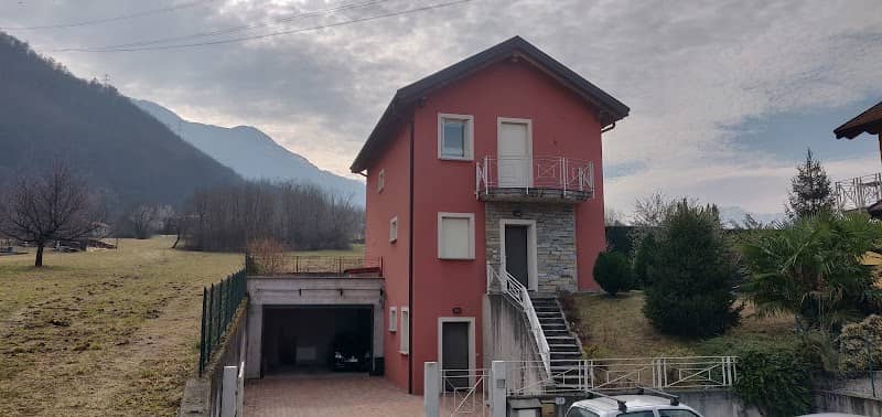 "Lake & Mountain" Summer House - Image 1