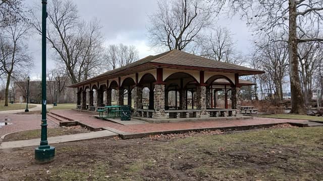 Island Park - Image 1