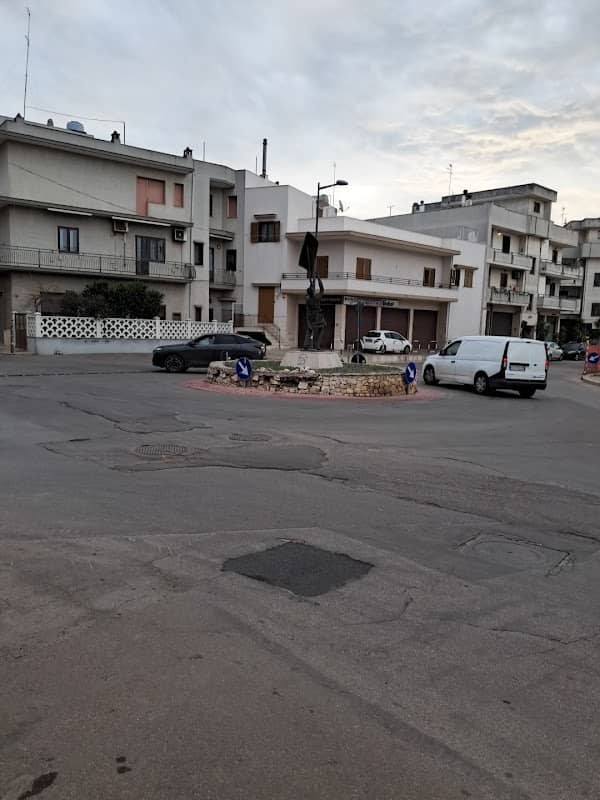Monumento - Image 1