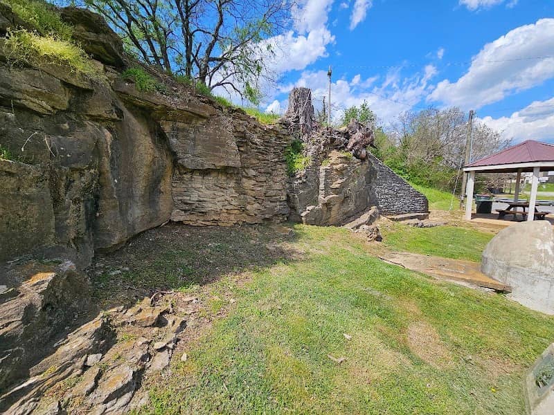 Cave Spring Heritage Plaza - Image 2