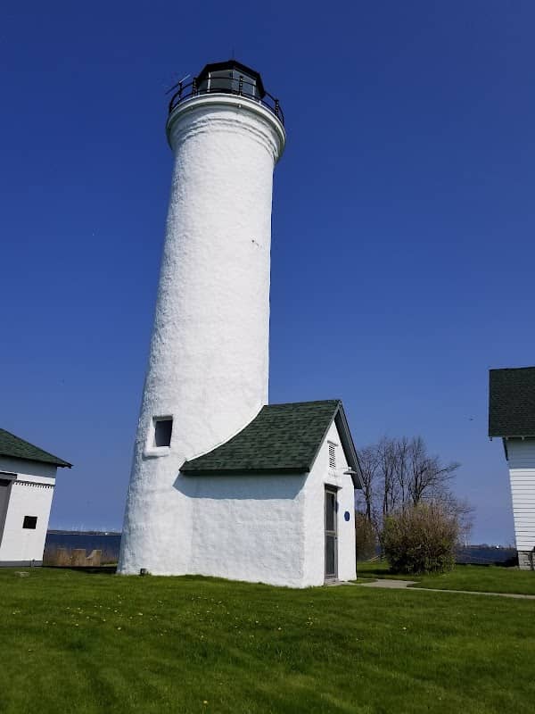 Tibbetts Point Lighthouse - Image 1