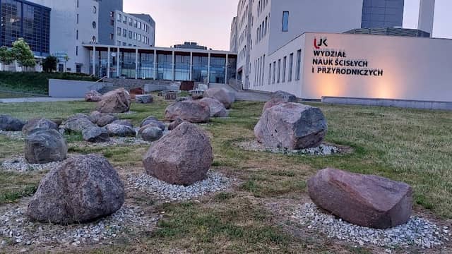 Lapidarium Instytutu Geografii i Nauk o Środowisku UJK - Image 1