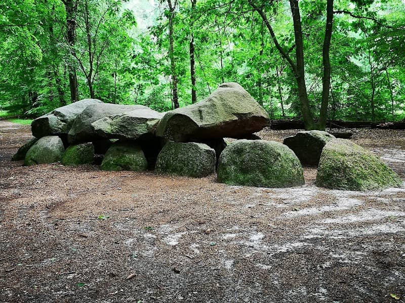 Dolmen D11 - Image 1