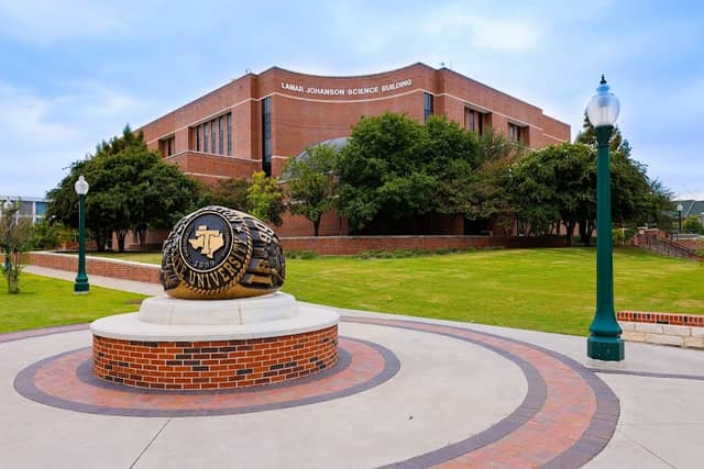 Science Building and Planetarium - Image 2