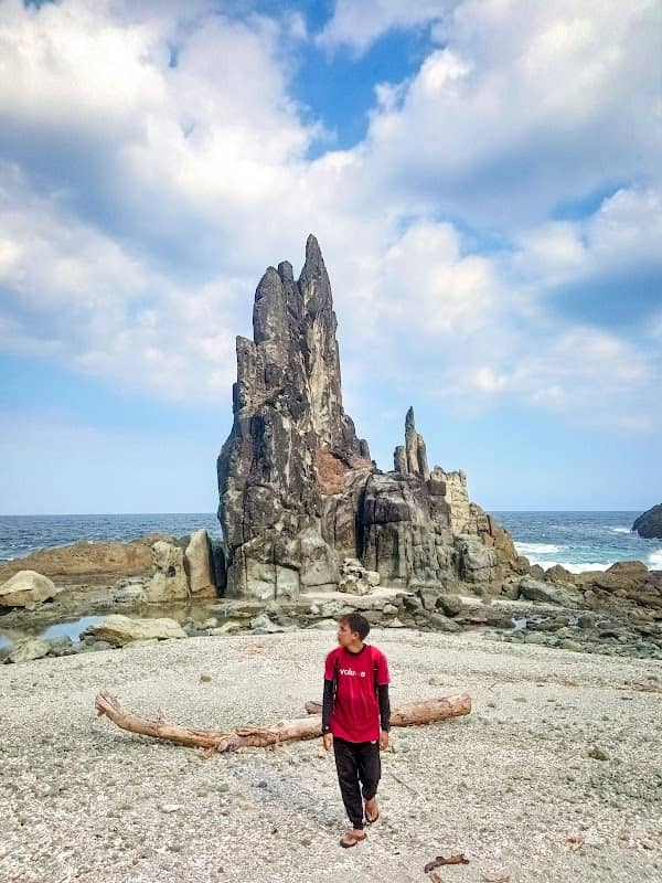 Pantai Jagog Dalem - Image 1