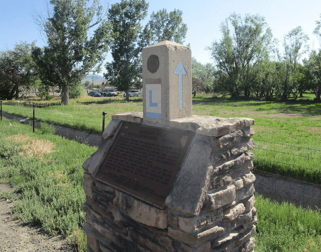 Lincoln Highway Marker & Plaque - Image 1