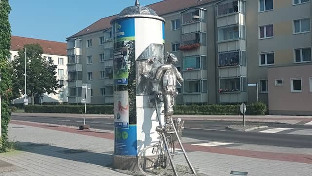 Skulptur "Der Plakatkleber" - Image 1