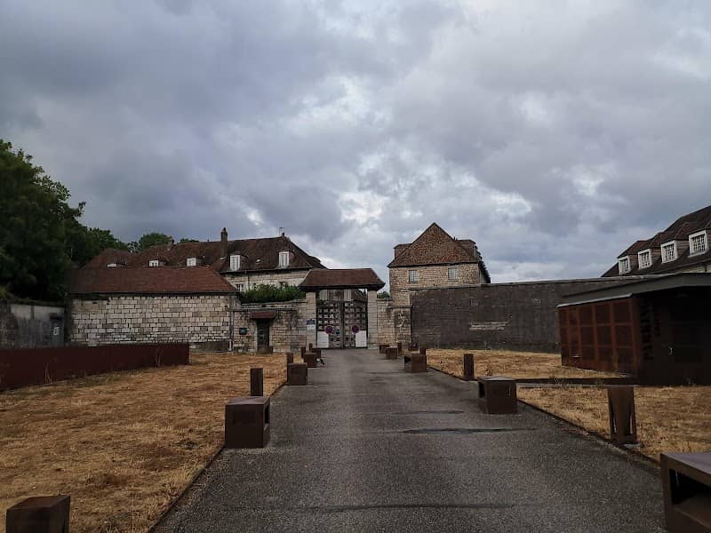 Griffin Fort - Image 2