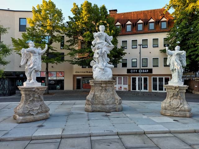 Heiligenfiguren am Paradeplatz - Image 1