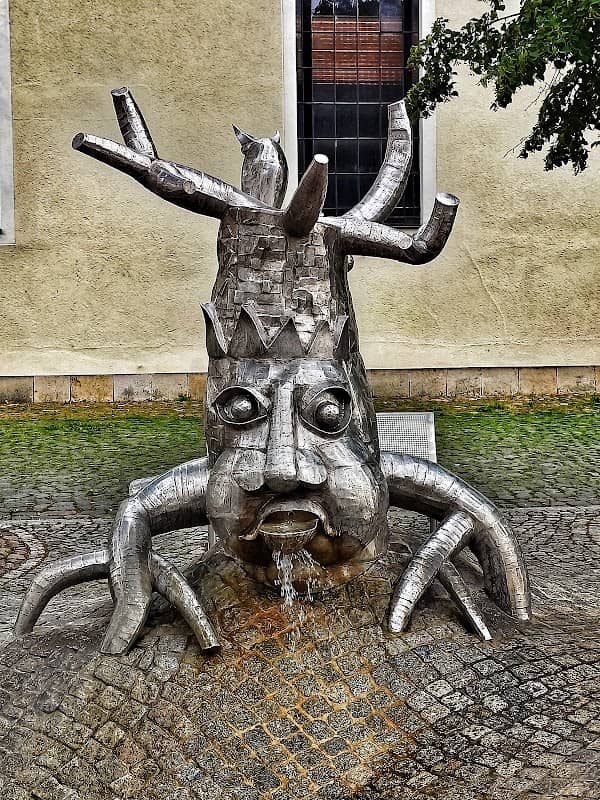 Spreewald Figuren mit Brunnen - Image 1