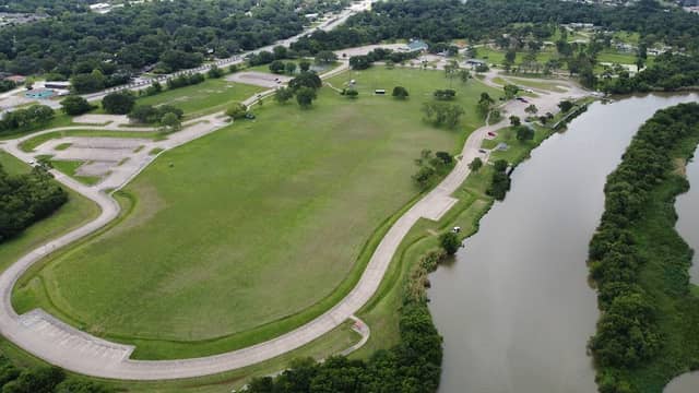 Walter Hall Park - Image 3