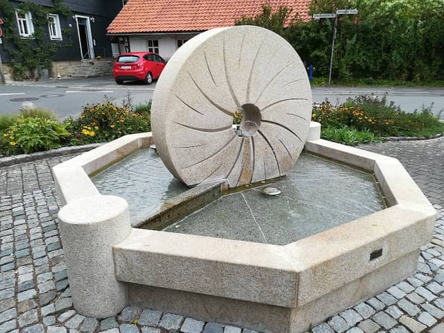 Dorfbrunnen Seidmannsdorf - Image 1